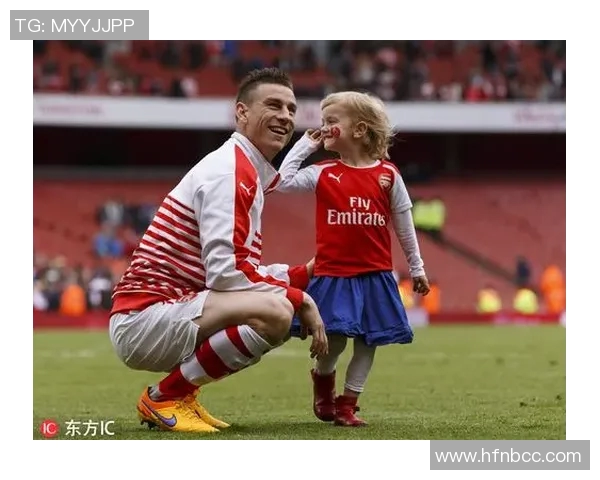 足球明星与孩子们一起踢球的温馨时刻分享快乐与梦想的精彩视频