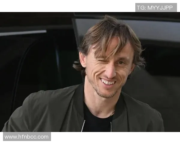 足球明星对魔笛的赞美与评价展现其传奇地位与卓越才华